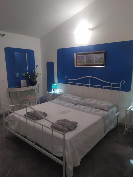 Locazioni Brevi La Rosaviola Guest Rooms Teulada Esterno foto